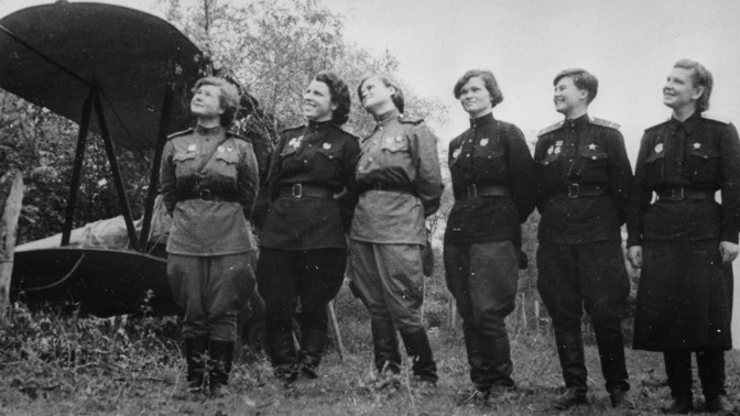 Noční čarodějnice: Odvážné sovětské pilotky děsily nacisty, letouny si ozdobily malůvkami květin