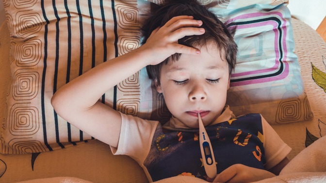 Záchranářka radí: Jak postupovat při otravě u dítěte? V těchto případech zvracení nevyvolávejte