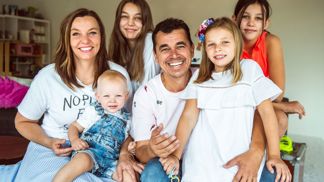 Komik Roman Pomajbo o své početné rodině: Otcovství po padesátce mě naučilo vyhledávat ticho