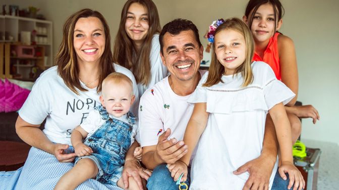 Roman Pomajbo má s manželkou Petrou čtyři děti. 