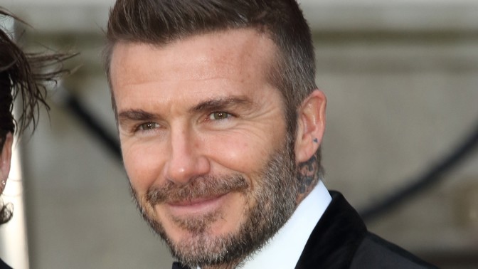 David Beckham zveřejnil u příležitosti matčiných narozenin fotky z dětství. Fanoušci se nestačili divit