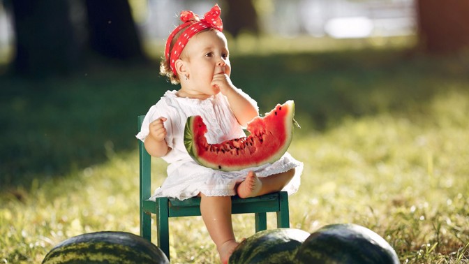 10 druhů ovoce, které nejlépe hydratuje: V létě jsou ideální ostružiny, broskve a vodní meloun