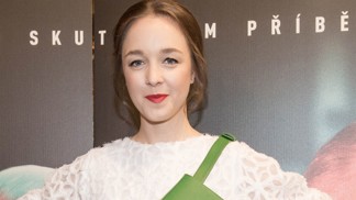 Denisa Barešová zazářila na premiéře ve Varech: Známe tajemství její hladké pleti s bronzovým nádechem