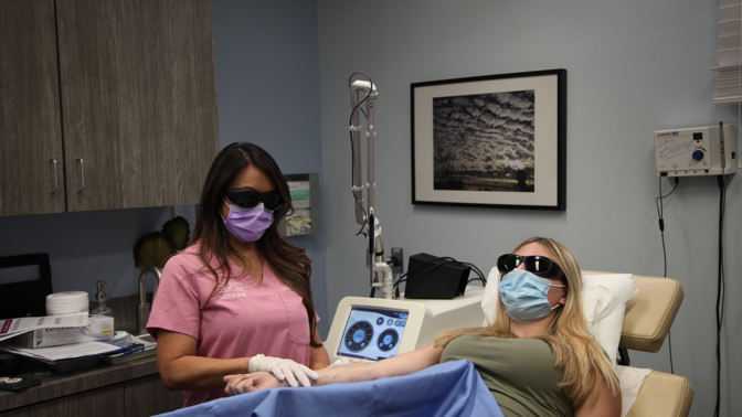 Dermatoložka Sandra Lee: Duševní nepohoda je často jediným důvodem, proč pacienti léčí kožní onemocnění