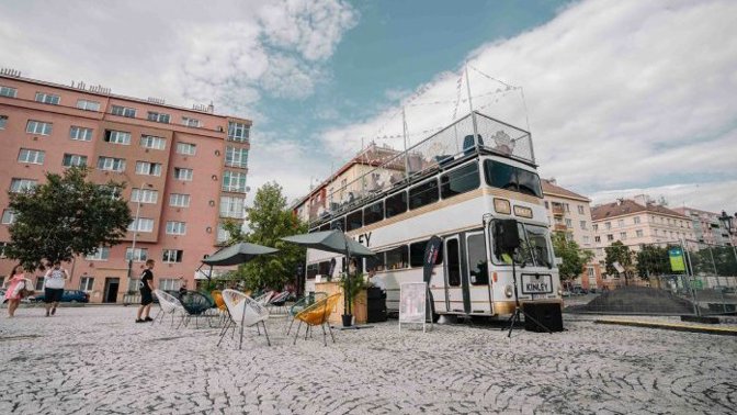 Dobrá zpráva pro všechny milovníky dobrého toniku! Do ulic vyrazil Kinley Bus