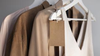 Jak ušetřit díky slow fashion? Vsaďte na swapy, promyšlený šatník a svůj jedinečný styl, radí Veronika Ohrádková