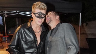 20 nejvtipnějších momentek z festivalu ve Varech: Taclík olizoval Mišíkovi ucho, Arabela tahala billboard