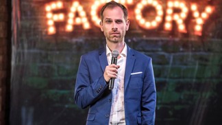 Vykouřil jsem žábu a změnil se mi život, tvrdí Jiří Charvát, stand-up komik, který neexistuje
