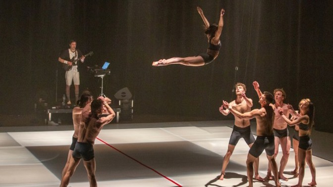 Hudební projekt glorchestra má exkluzivního hosta. Představí se LOSERS CIRQUE COMPANY