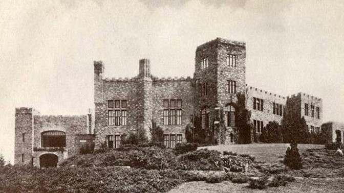 Děsivý hrad Overlook: Prý byl centrem amerických satanistů, obětovali tam zvířata i novorozence