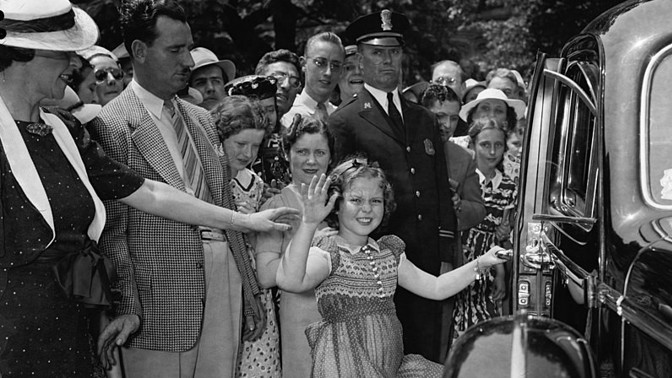 Dětská hvězda Shirley Temple: V Hollywoodu musela čelit násilí i obtěžování, její peníze rozflákal otec