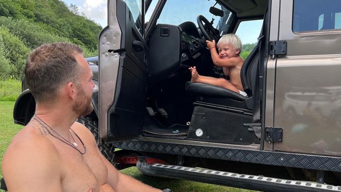 Pizingerovy zradilo cestou do Albánie auto: Tchyně sehnala náhradní díl a poslala ho expres za námi, líčí Máma na přechodu