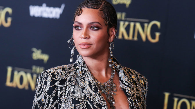 Fanouškům Beyoncé vypadávají oči z důlků: Zpěvačka se svlékla téměř donaha kvůli novému albu