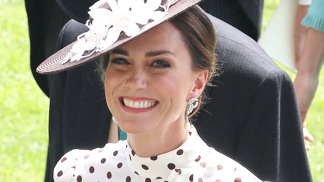 Kate Middleton obula lodičky, které pobláznily její fanynky: Dvoubarevné boty budou hitem podzimu 2022