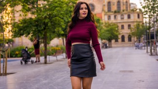 Kůže, zvířecí vzory i kostka: Podzimní trendy sukně nebudou zářit barvami, ale budou divoké