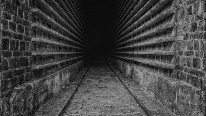 Městské legendy: V Japonsku prý vrah nechával u mrtvol karty, v Arkansasu si vypráví o psím chlapci