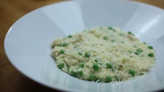Parmezánové rizoto s kuřecím masem: Báječná chuť Itálie v jednoduchém receptu
