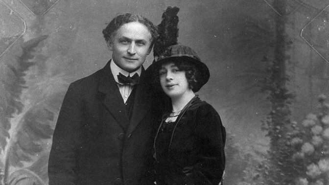 Neobvyklé poslední vůle slavných: Bonaparte žádal oholit hlavu, Houdini spiritistickou seanci