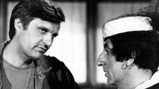 MASH slaví 50 let: Alan Alda kolegy jednou ročně pozve na večeři, představitel Klingera se věnuje dětem s rakovinou