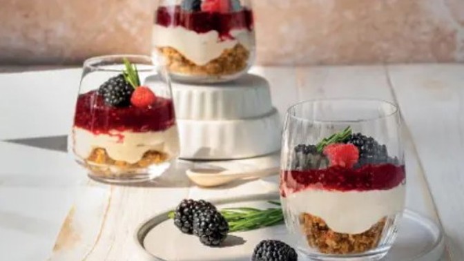 Bezlaktózové pohárky s lesním ovocem: Lahodná svačinka pro lidi s alergií na mléko