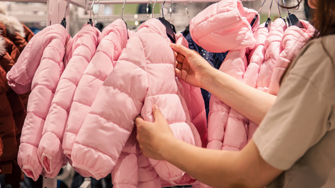 Vybíráme dětskou podzimní bundu: Prošívané zahřejí, softshell nepromokne. Zásadní je i design