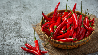 Sýrový salát s jablky: Neotřelý recept s chilli, které je plné antioxidantů a pomáhá s hubnutím
