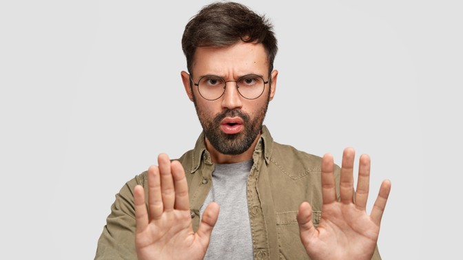 Tomáš (40): Nová kamarádka mi kazí manželku, obrážejí bary a teď se nechaly tetovat