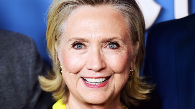 Hillary Clinton dala kvůli prekérní návštěvě Brazílie sbohem sukním. Vznikl tak její ikonický módní styl