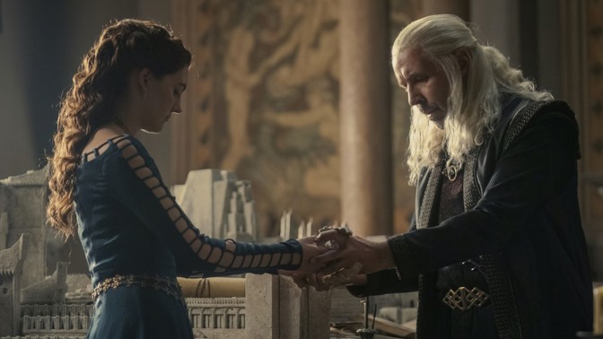 Seriál Rod Draka: Koordinátorka intimity dirigovala porod i ložnicové scény mezi mladou herečkou a o 30 let starším kolegou