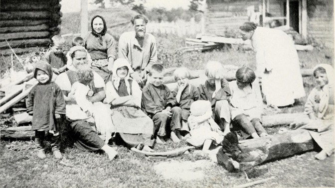 Matka rekordmanka: Ruská rolnice Valentina Vasiljev prý porodila 69 dětí, všechnu slávu ale získal její manžel Fjodor