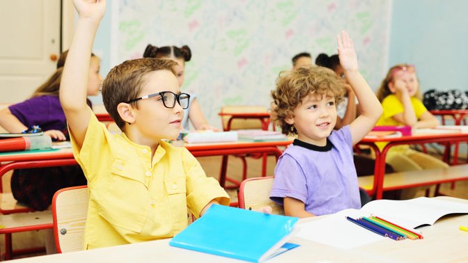 Zpátky do lavic i kanceláří? Většina dětských očních vad se projeví až s nástupem do školy! Nástrahy na nás číhají ale i v práci