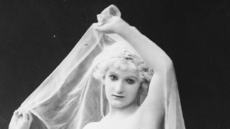 Živá socha Olga Desmond: Ráda vystupovala nahá, v Petrohradu ji hnali před soud za svádění