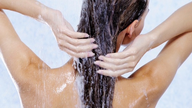 Co bylo před šamponem: Tuk ze slaniny pro lesk, olivový olej vlasy zjemnil a bylinky pomohly s hustotou