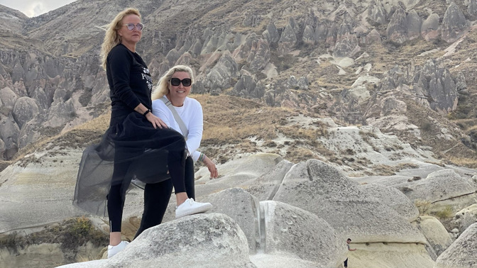 Vendula Pizingerová exkluzivně z Turecka: Užíváme si holčičí dovolenou plnou andrenalinu, píše Máma na přechodu