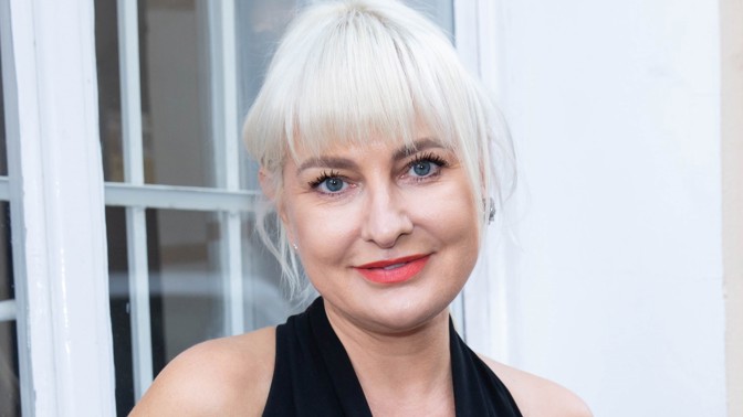 Spisovatelka Bára Nesvadbová se věnuje charitě na úkor psaní: Rodinu a svých 11 zvířat ještě naštěstí uživím