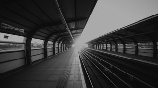 Záhadná smrt 18leté Tiffany Valiante: Jen ve spodním prádle a bosa skočila pod vlak