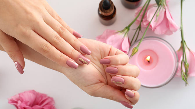 Dokonalá domácí manikúra krok za krokem: Díky několika trikům ji zvládne skutečně každý