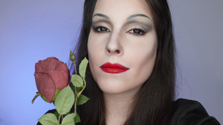 Halloweenská proměna krok za krokem: Jak doma dosáhnout looku Morticie Addams