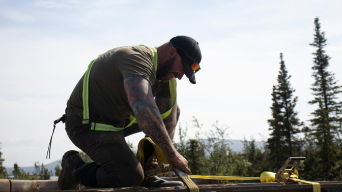 Klondike zaplavují draví zelenáči. Uhájí stará garda zlatokopů své postavení?