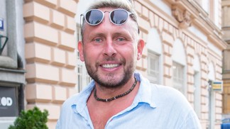 Reportér Jan Tuna o boji s depresí: Byl jsem paralyzovaný, nemohl jsem vstát z postele. Depky se zbavuje několika způsoby