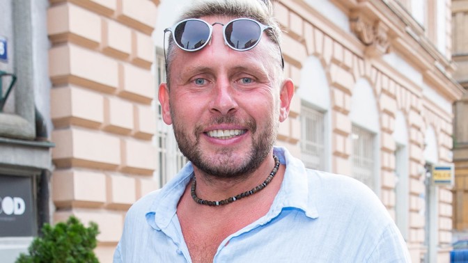 Reportér Jan Tuna o boji s depresí: Byl jsem paralyzovaný, nemohl jsem vstát z postele. Depky se zbavuje několika způsoby