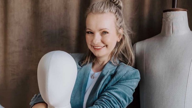 Návrhářka Kamila Vodochodská: Uspávám děti a u toho pláču, skloubit mateřství s kariérou je náročné