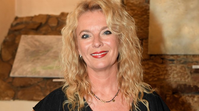 Lucie Benešová miluje svou rodinu: Vlastníma rukama jí staví chalupu, nezletilému synovi dovolila tetování