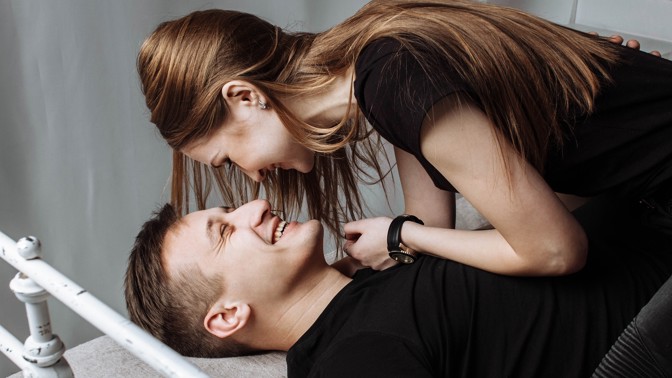 3 znamení zvěrokruhu, která si čas od času neodpustí nějaký ten flirt se šéfem