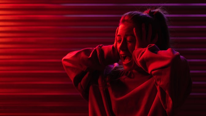 Šarlota (24): Místo romantického víkendu ve dvou jsme utíkali před něčím, co žije ve sklepě staré chalupy