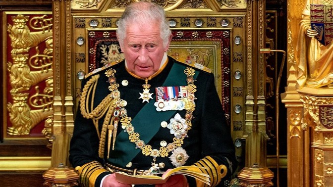 Stůl prostřený pro krále Karla III.: Nikdy nechybí vejce, v žádném případě tam nesmí čokoláda a česnek