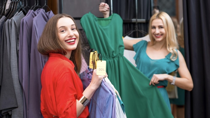 Stylová a módní kamufláž: Postavu a nohy opticky prodlouží jednobarevné outfity i kalhoty a sukně s vysokým pasem