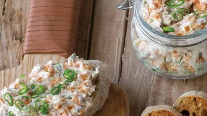Rychlá rybí pomazánka ze zbytků pečeného lososa: Šetrný recept na chutnou svačinku