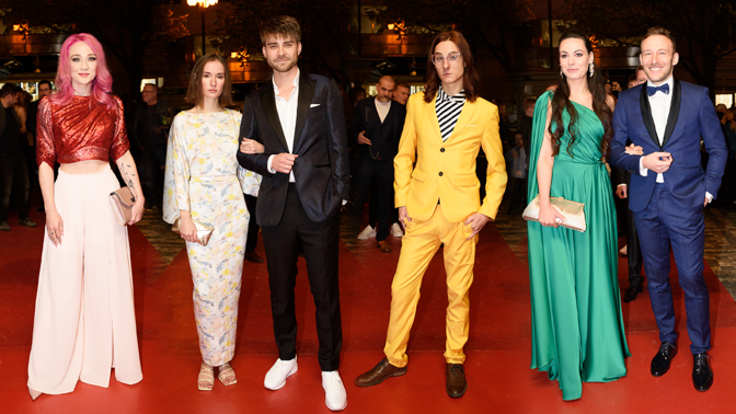 Premiéra Princezny zakleté v čase 2: Mašková zářila ve flitrech, pány zastínil mladík v banánovém obleku