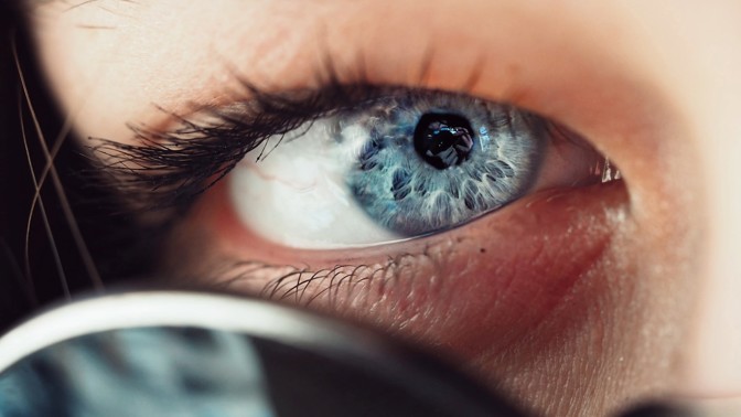 Modrooká řeznice: Susan Wright zasadila svému muži 193 bodných ran, pak ho zahrabala na dvorku